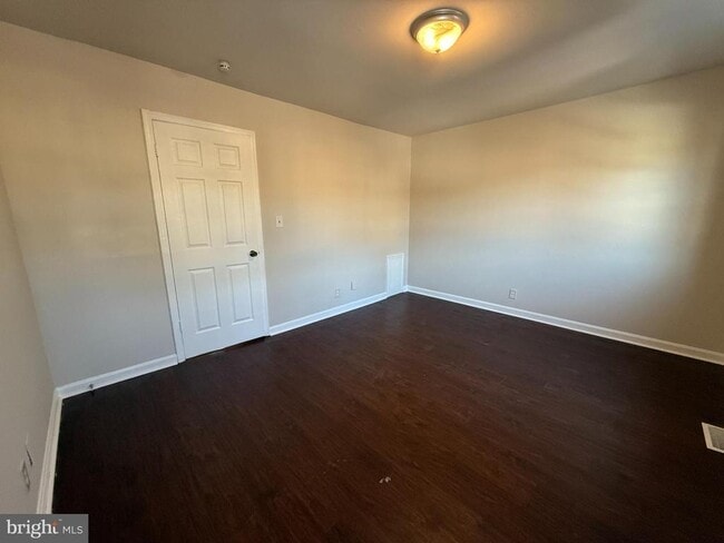 Building Photo - 534 Olde Greenwich Cir