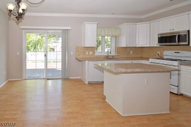 Building Photo - 65 Vones Ln