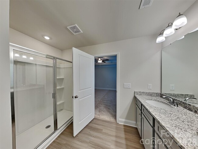 Building Photo - 115 Queenshall Rd