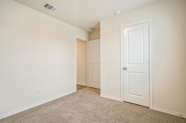 Building Photo - 1324 Stuarts Frst Dr