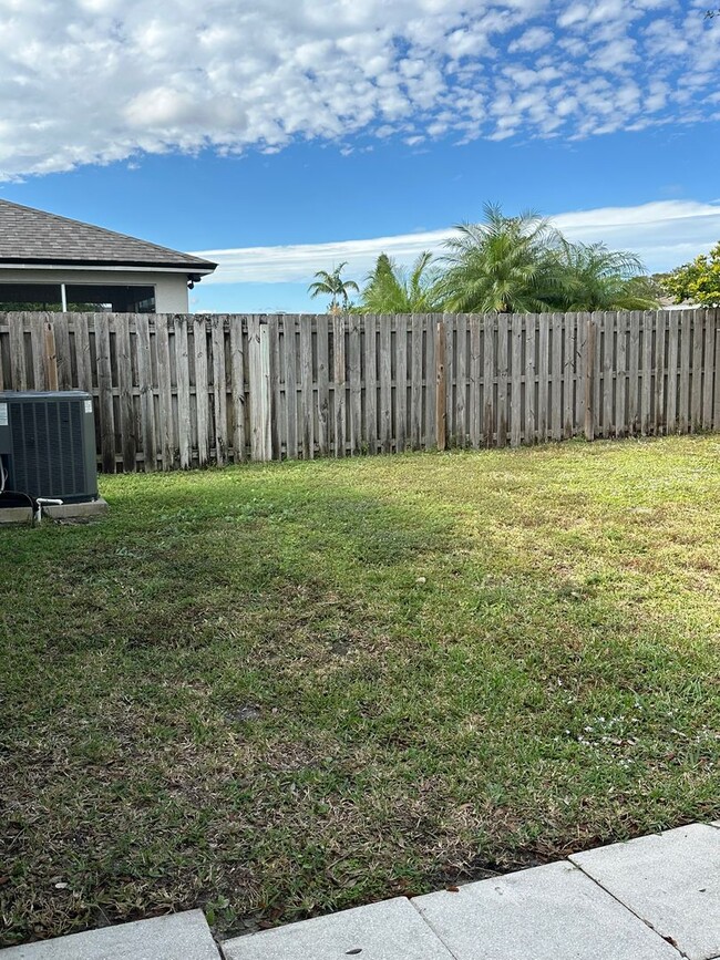 Building Photo - Single Family Home