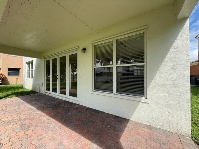 Building Photo - 2793 Shaughnessy Dr