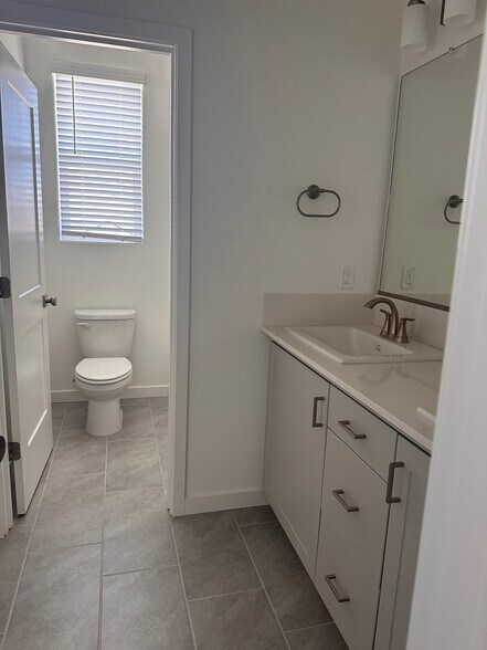 Building Photo - 696 Philip Way