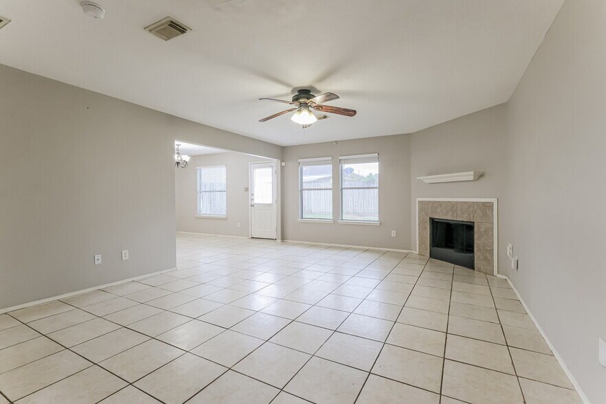 Building Photo - 11811 Sunny Stream Dr