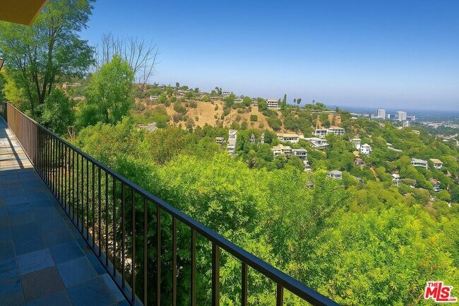Building Photo - 3873 Beverly Ridge Dr