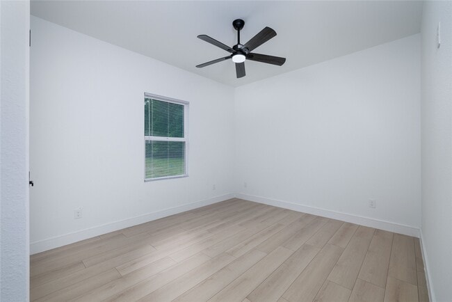 Building Photo - 414 Peach Pt Ln