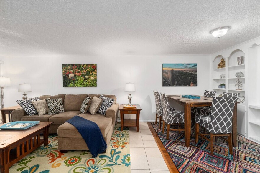 Building Photo - 2490 SW 14th Dr