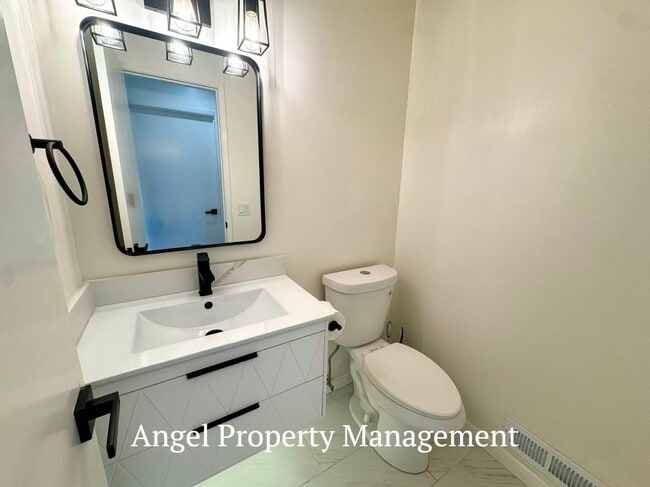 Building Photo - 5804 Shadow Ridge Dr