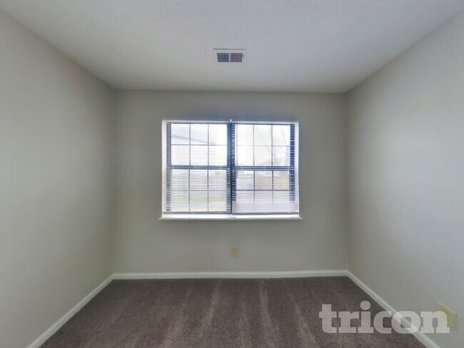 Building Photo - 6621 Pamona Cir