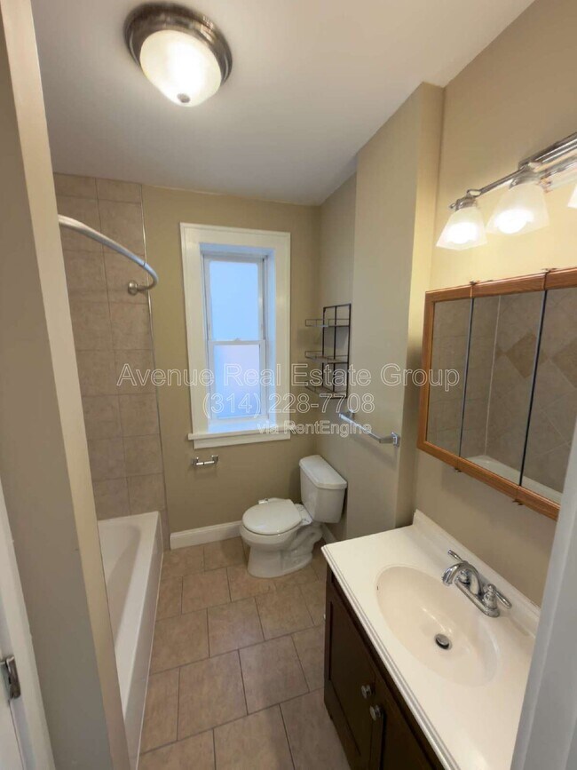 Building Photo - 4938 Walsh St