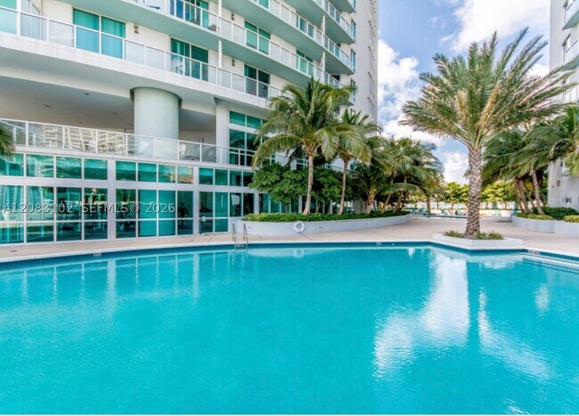 Building Photo - 1900 N Bayshore Dr