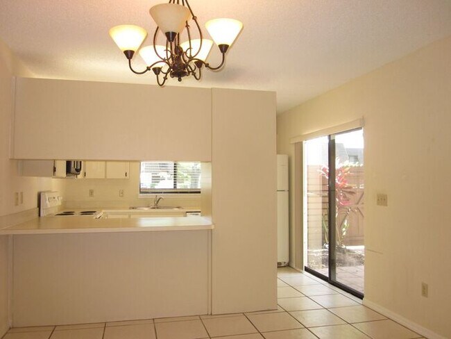 QUAIL RUN TOWNHOMES - 15419 E Pond Woods Dr Tampa FL 33618 | Apartment