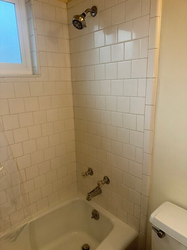 Building Photo - 4548 N Meridian Ave