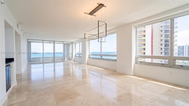 Building Photo - 1541 Brickell Ave