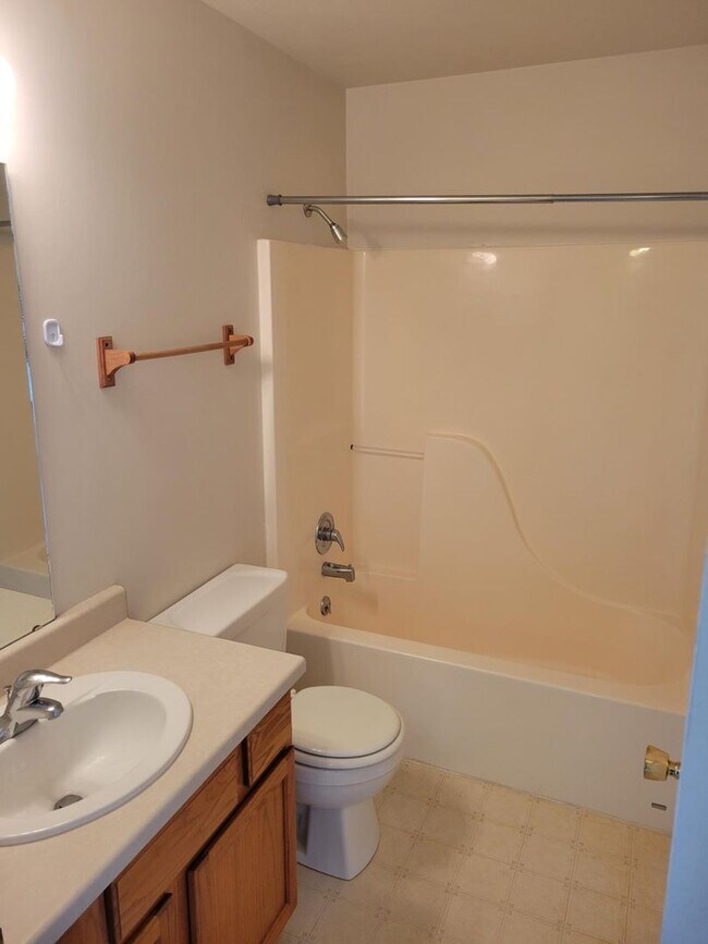 Building Photo - 3 Bedroom, 2 Bathroom 4-Plex