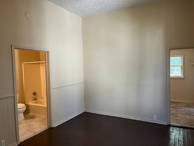 Building Photo - **AVAILABLE NOW**2 bedroom / 1 bathroom Duplex in Columbus, GA 31904***