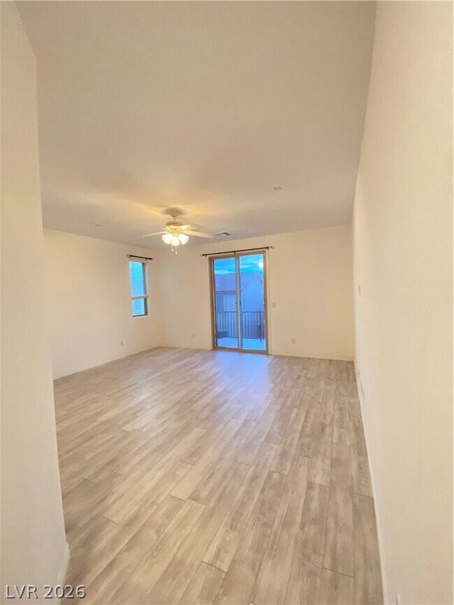 Building Photo - 3176 Fern Nook Ave