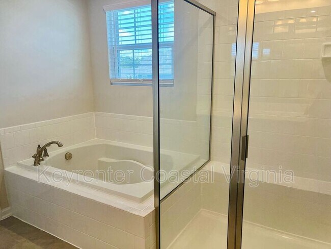 Building Photo - 176 Boxwood Ln