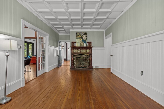 Building Photo - 802 N Poplar St