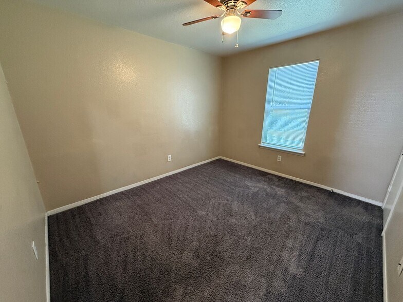 Building Photo - 1708 Benttree Dr