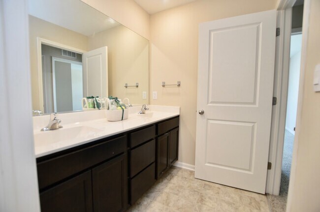 Building Photo - 6816 Cobble Spgs Ln