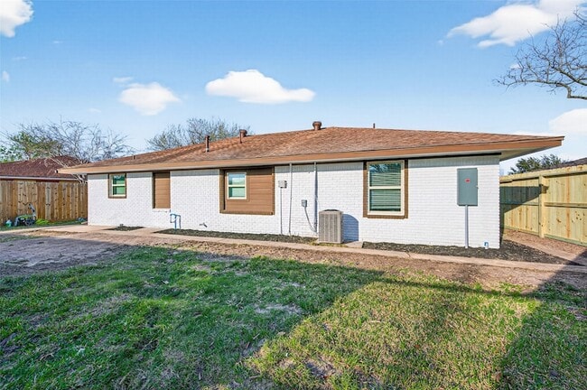 Building Photo - 6621 Jason St