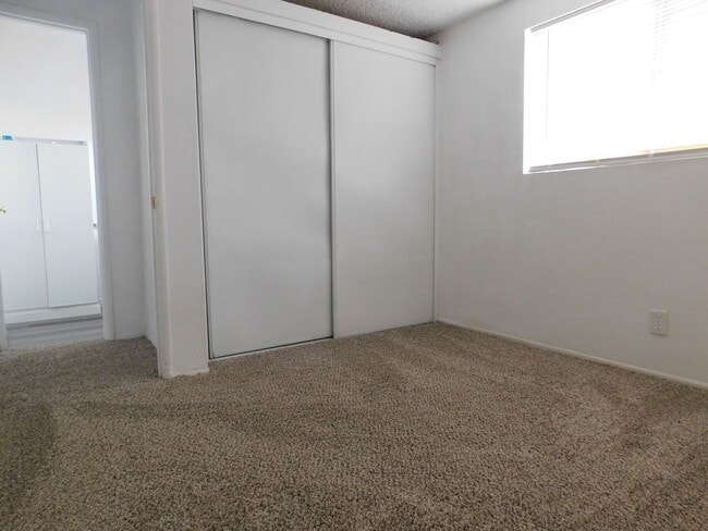Building Photo - Cozy 2bd 1ba