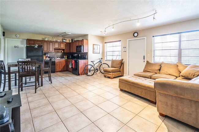 Building Photo - 715 NE 6th St