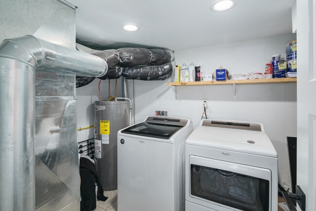 Building Photo - 2223 Taggert St