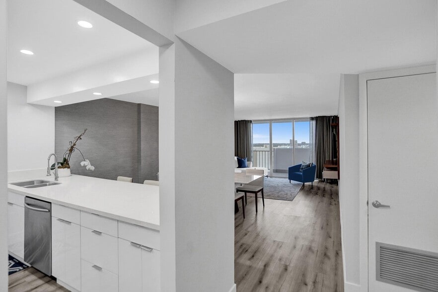 Building Photo - 2780 NE 183rd St