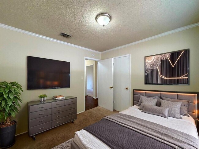 Building Photo - 5905 Burrough Dr