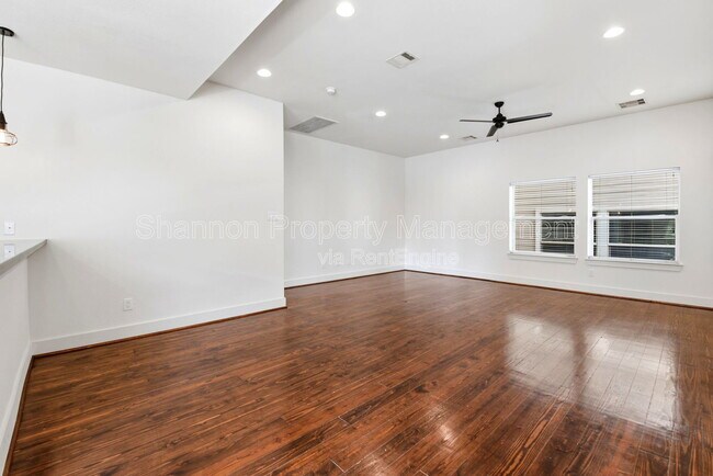 Building Photo - 1512 Crockett St