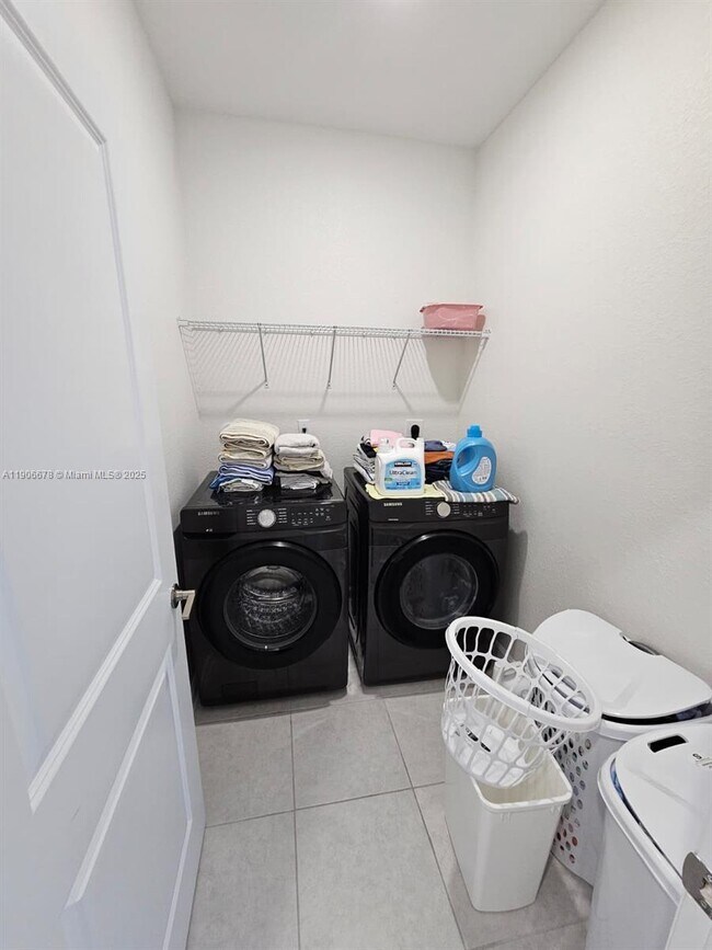 Building Photo - 12736 SW 215th Terrace