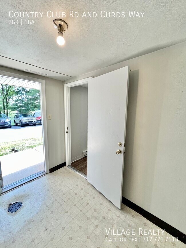 Building Photo - 671 Country Club Rd