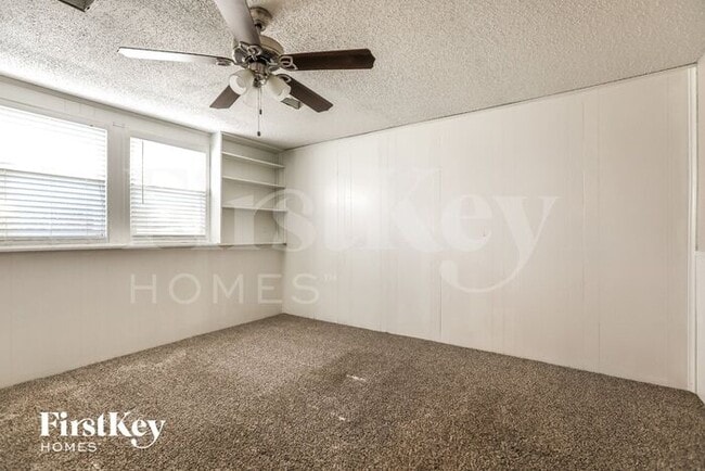 Building Photo - 1605 S Kiowa Dr