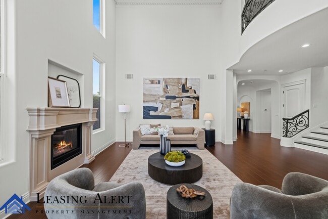 Building Photo - 5011 Hayvenhurst Ave