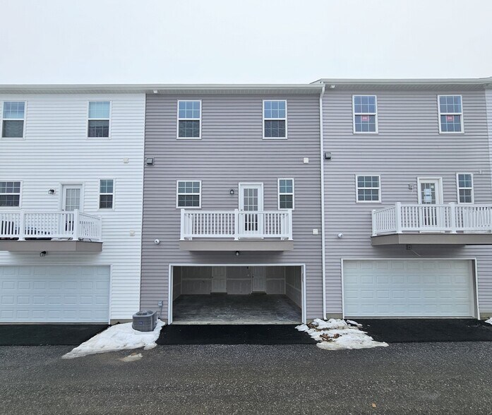 Building Photo - 2457 Spring Water Cir