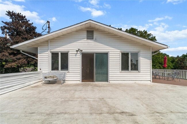 Building Photo - 137 Honness Ln