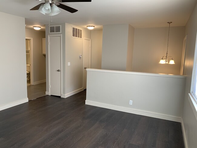 Building Photo - 2428 W Savannah Villa Oaks