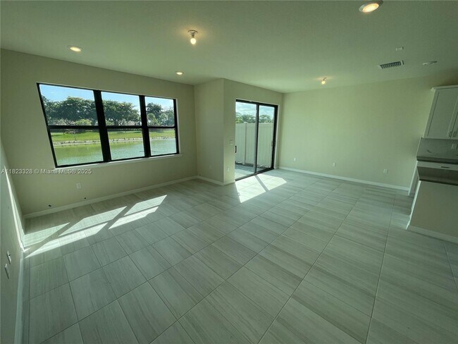 Building Photo - 2112 Appleton Cir S