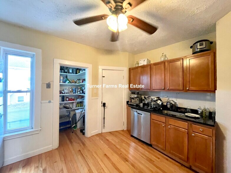 Building Photo - 59 Cedar St