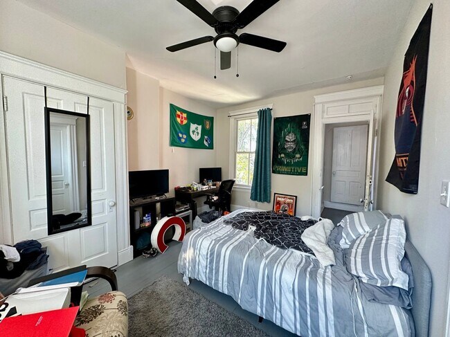 Building Photo - 2369 Victor St