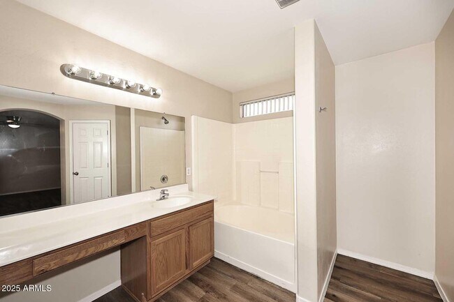 Building Photo - 10532 W Pomo St