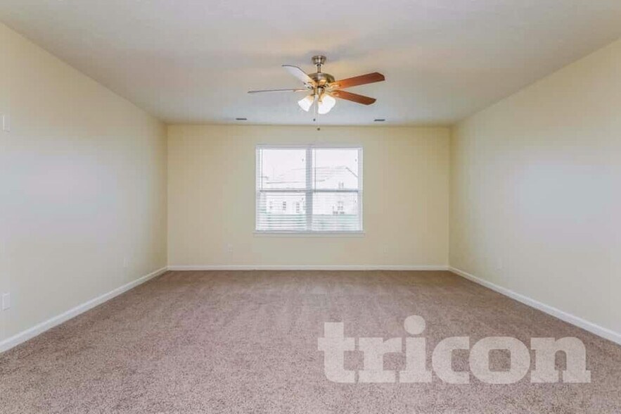 Building Photo - 1011 Middleton Ln