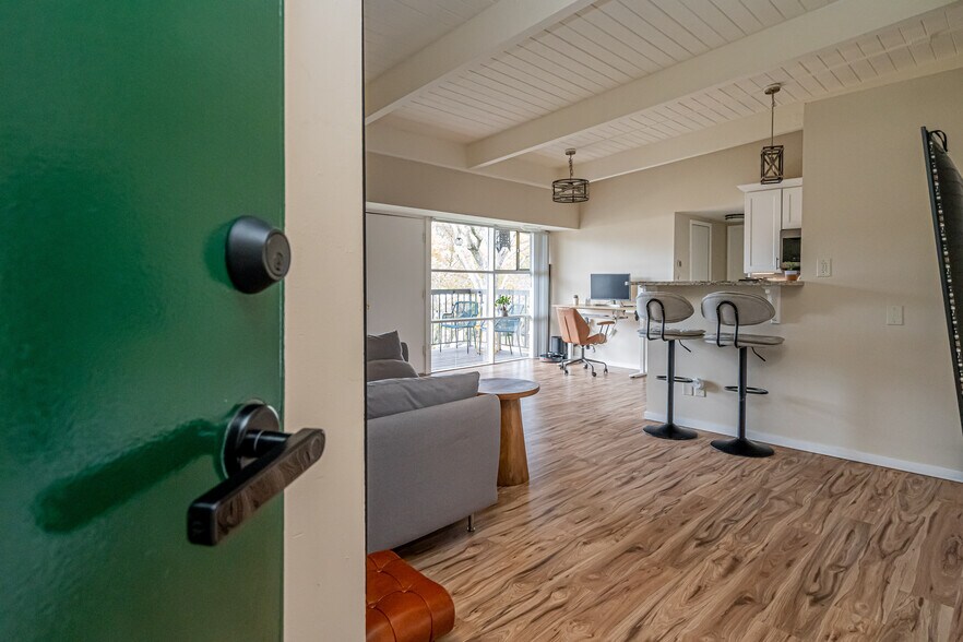 Building Photo - 4965 Americana Dr