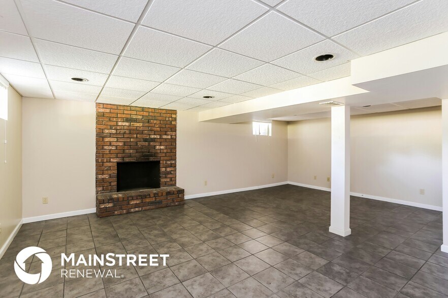 Building Photo - 332 S Kendall Ave