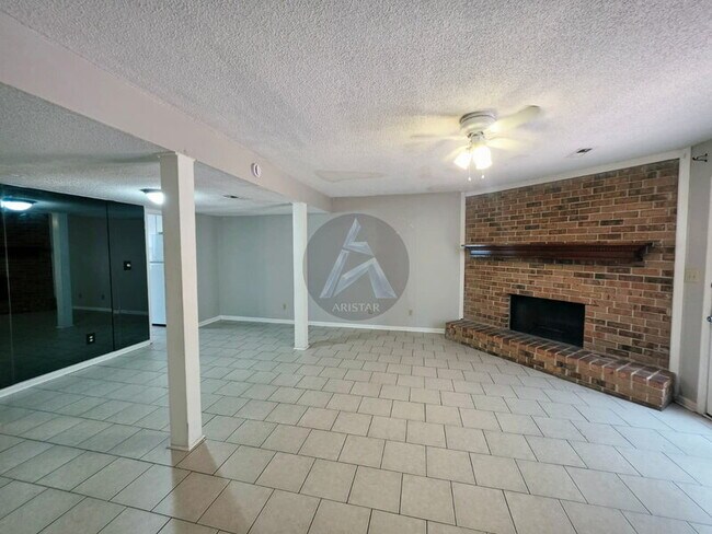 Building Photo - 1495 Bentley Ln SE