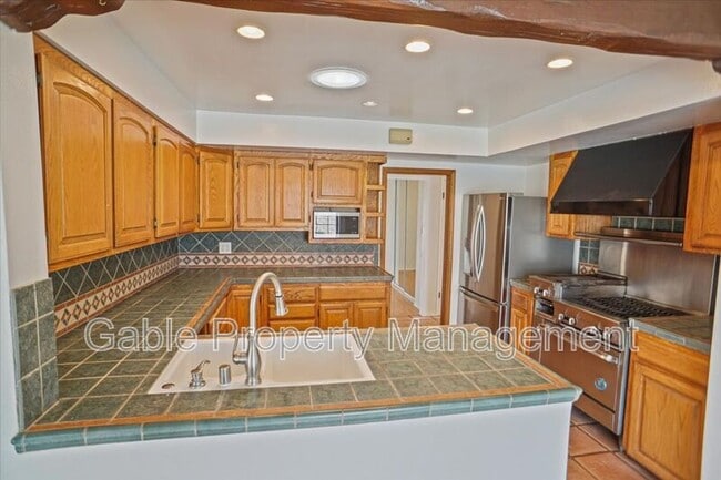 Building Photo - 28015 Glasser Ave