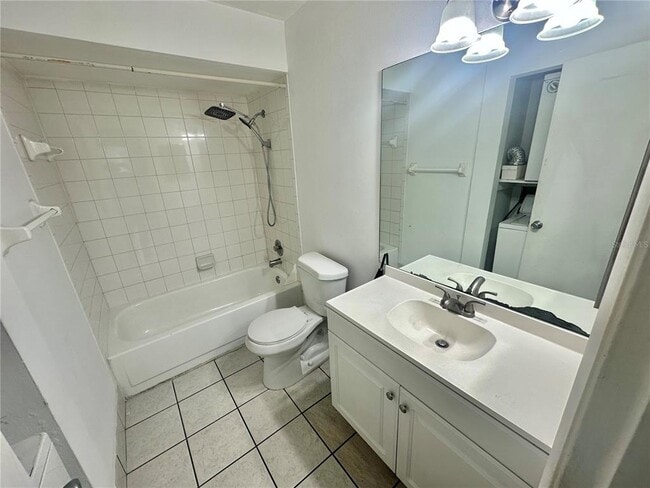 Building Photo - 2550 S Park Ave