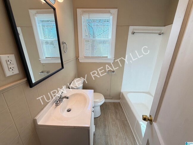 Building Photo - 305 McPherson Ave